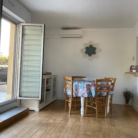 Daire T2 Boulouris -st Raphael, 150 Metres De La *