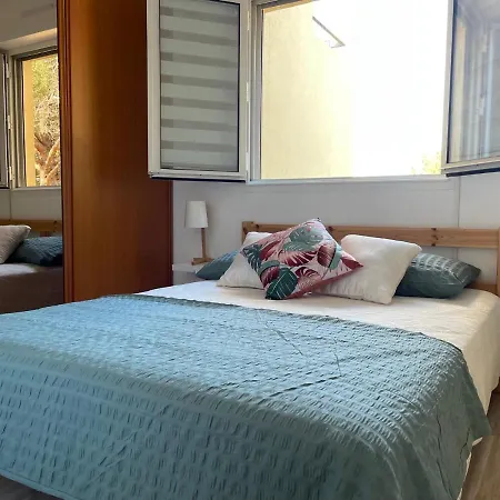 T2 Boulouris -st Raphael, 150 Metres De La *