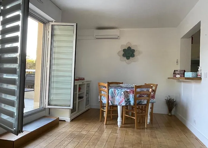 Apartamento T2 Boulouris -st Raphael, 150 Metres De La *